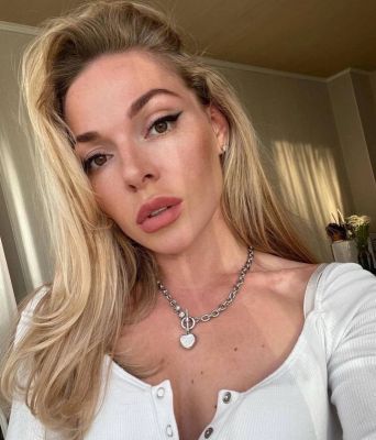 Моника, рост: 170, вес: 54